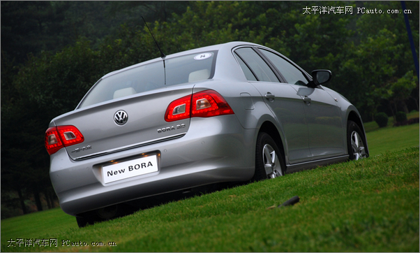 法国千人悼念恐袭遇难者 总统奥朗德突访清真寺‘三亿体育’(图4) 三亿体育官网