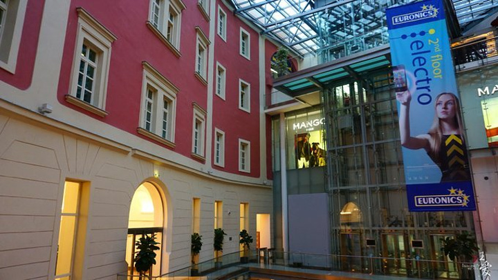 三亿体育手机版-从全屋新模式看兔宝、精材艺匠、大王椰、莫干山等如何布局2018！